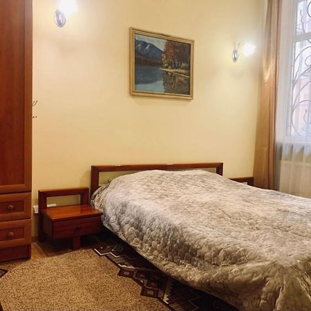 Apartament-Minihotel Elpida Lviv Extérieur photo