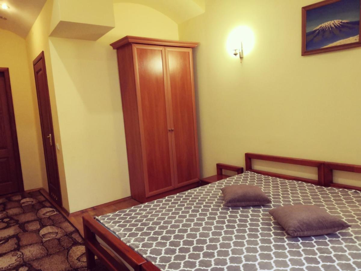 Apartament-Minihotel Elpida Lviv Extérieur photo