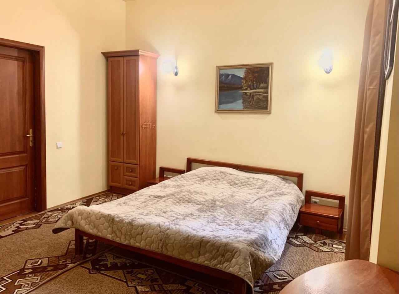 Apartament-Minihotel Elpida Lviv Extérieur photo
