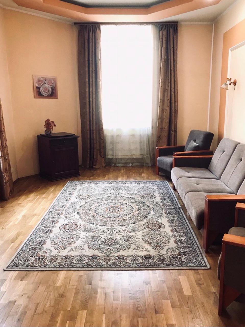 Apartament-Minihotel Elpida Lviv Extérieur photo