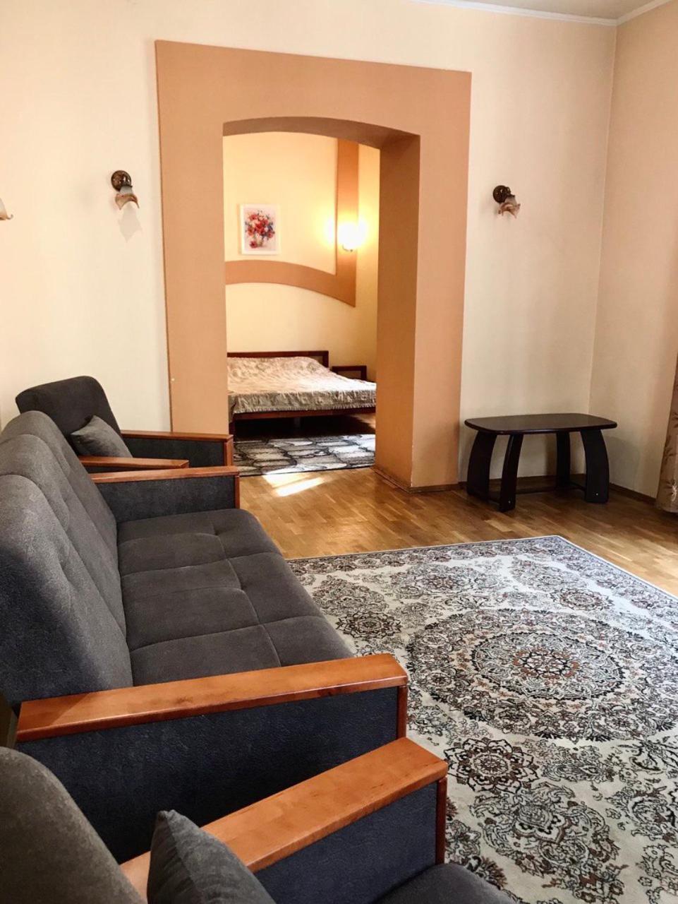 Apartament-Minihotel Elpida Lviv Extérieur photo
